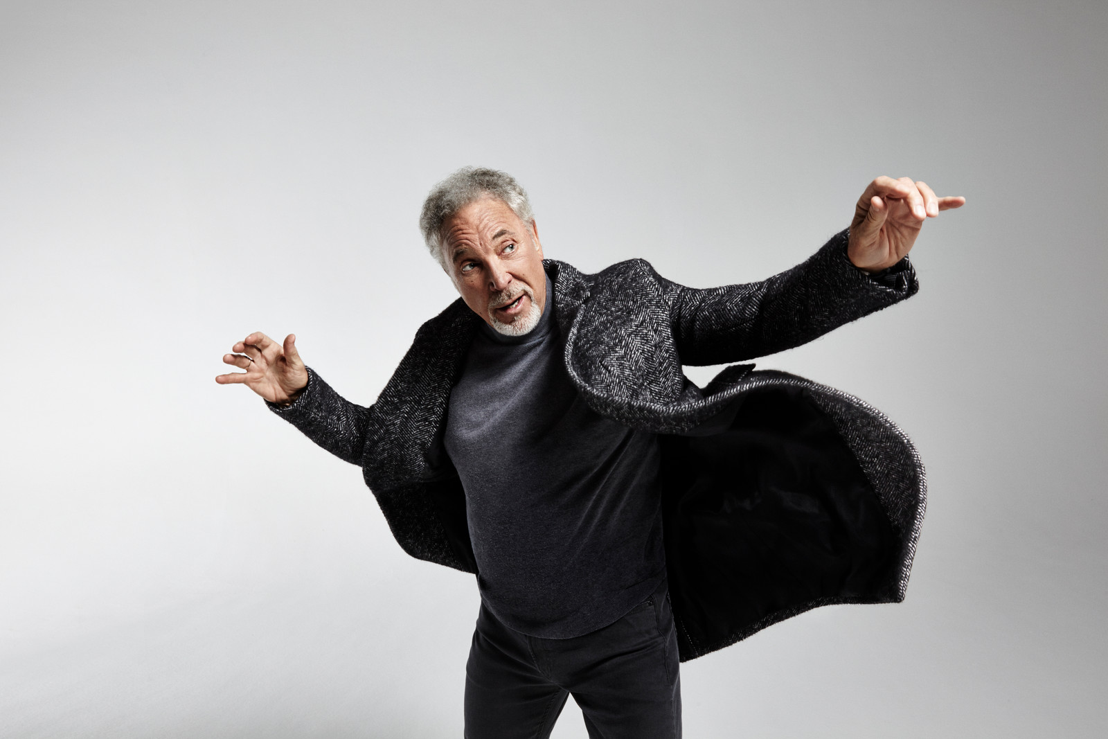 Tom Jones Als je jarenlang wordt verafgood, komt er een moment waarop je denkt dat je écht onkwetsbaar bent afbeelding