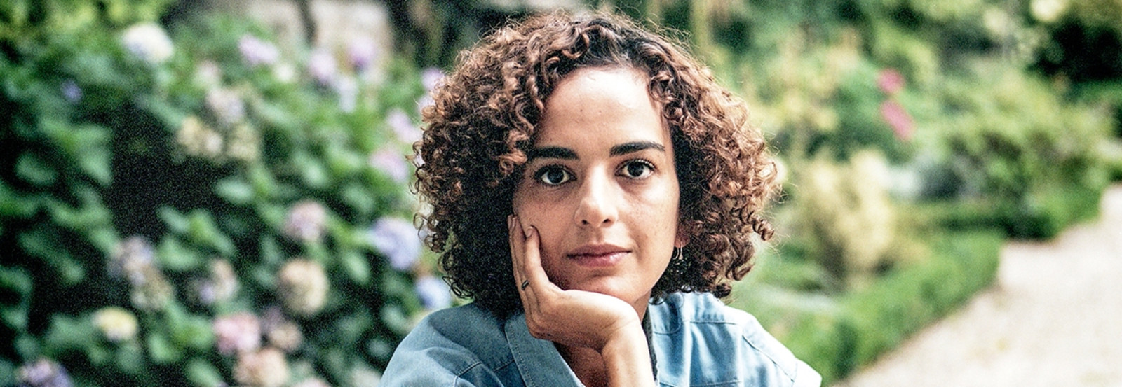 Leïla Slimani sprak met Marokkaanse vrouwen over seksualiteit vrouw 1600x553 foto Leïla Slimani sprak met Marokkaanse vrouwen over seksualiteit